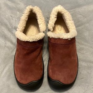 Keen burgundy mule clogs